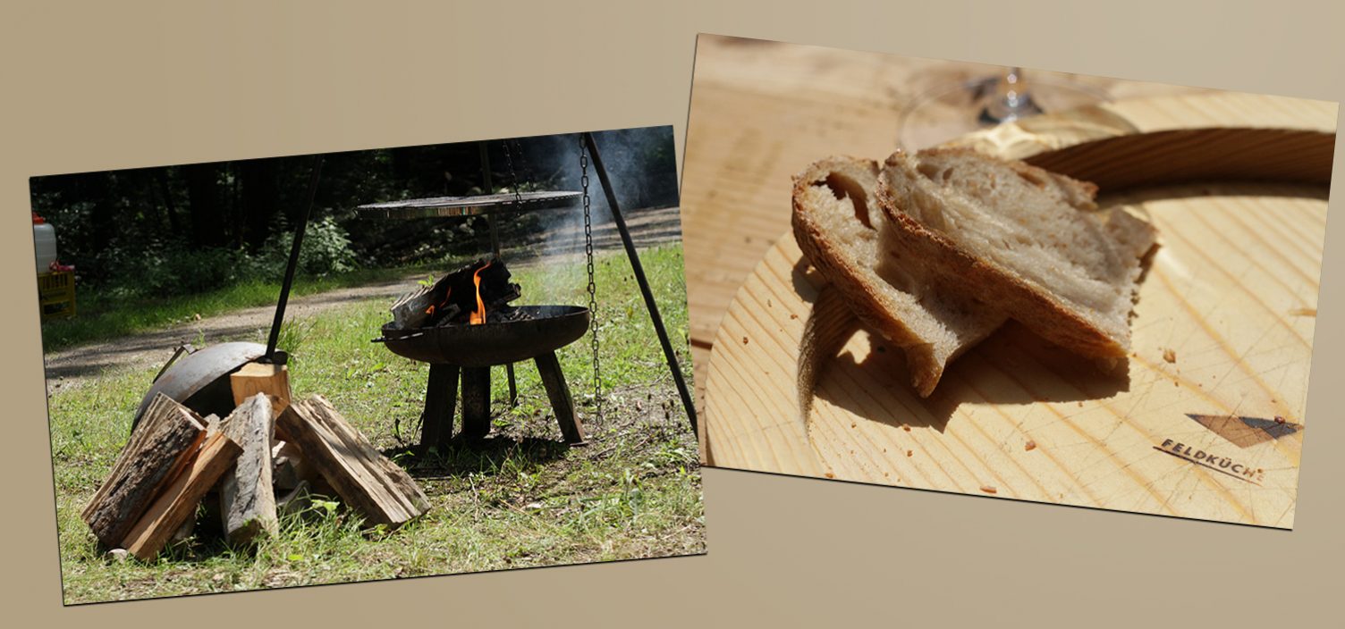 Zwei Aufnahmen: Links zwei Kochstellen im Freien, rechts zwei Scheiben Brot auf einem runden Holzbrett.